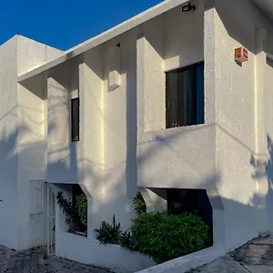 Bed & Breakfast Casa Luna Family & Friends, Cancún